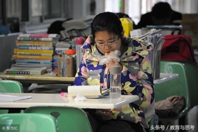 老师建议副校长晚自习课补贴多点,给学生报名
