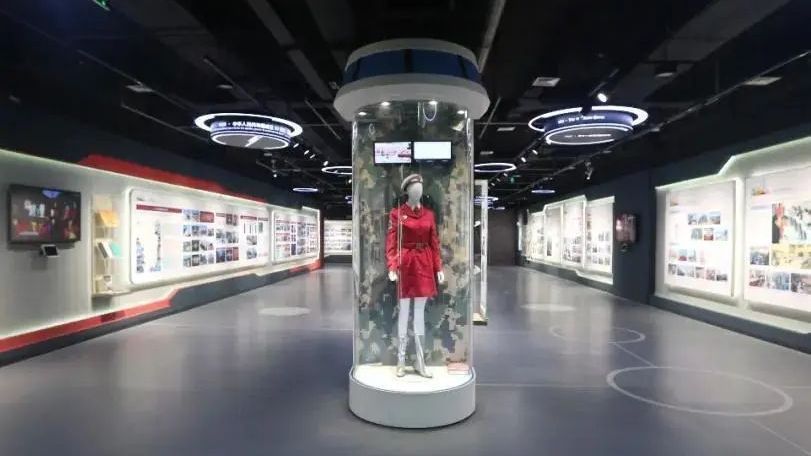 女民兵方队的历届国庆阅兵“变装秀”