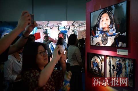 杨利伟:宇航员飞行经过祖国上空时都会望向地面