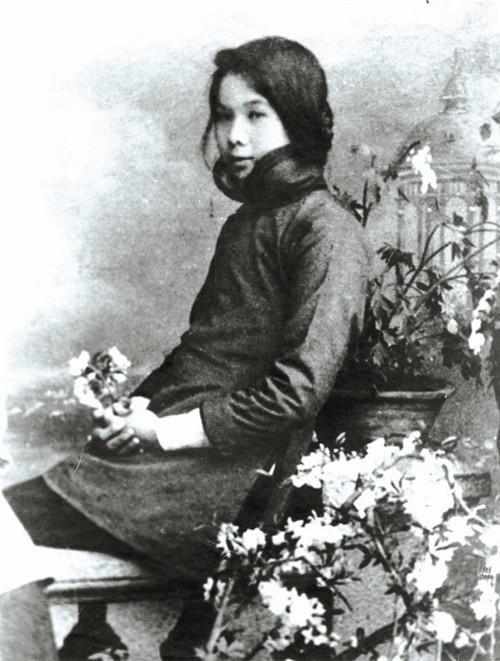 她向周总理提了个要求被当场拒绝,毛主席听之