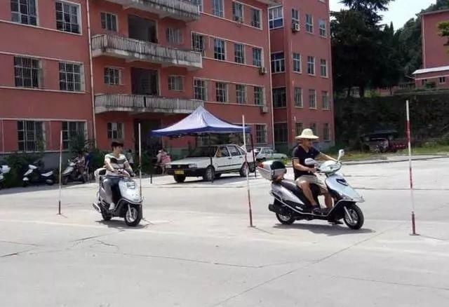 持C1照骑摩托车直接扣12分!交警:不清楚这点立