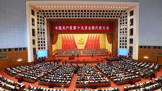 【十九大·理论新视野】举旗定方向 扬帆再起航 【十九大·理论新视野】举旗定方向 扬帆再起航