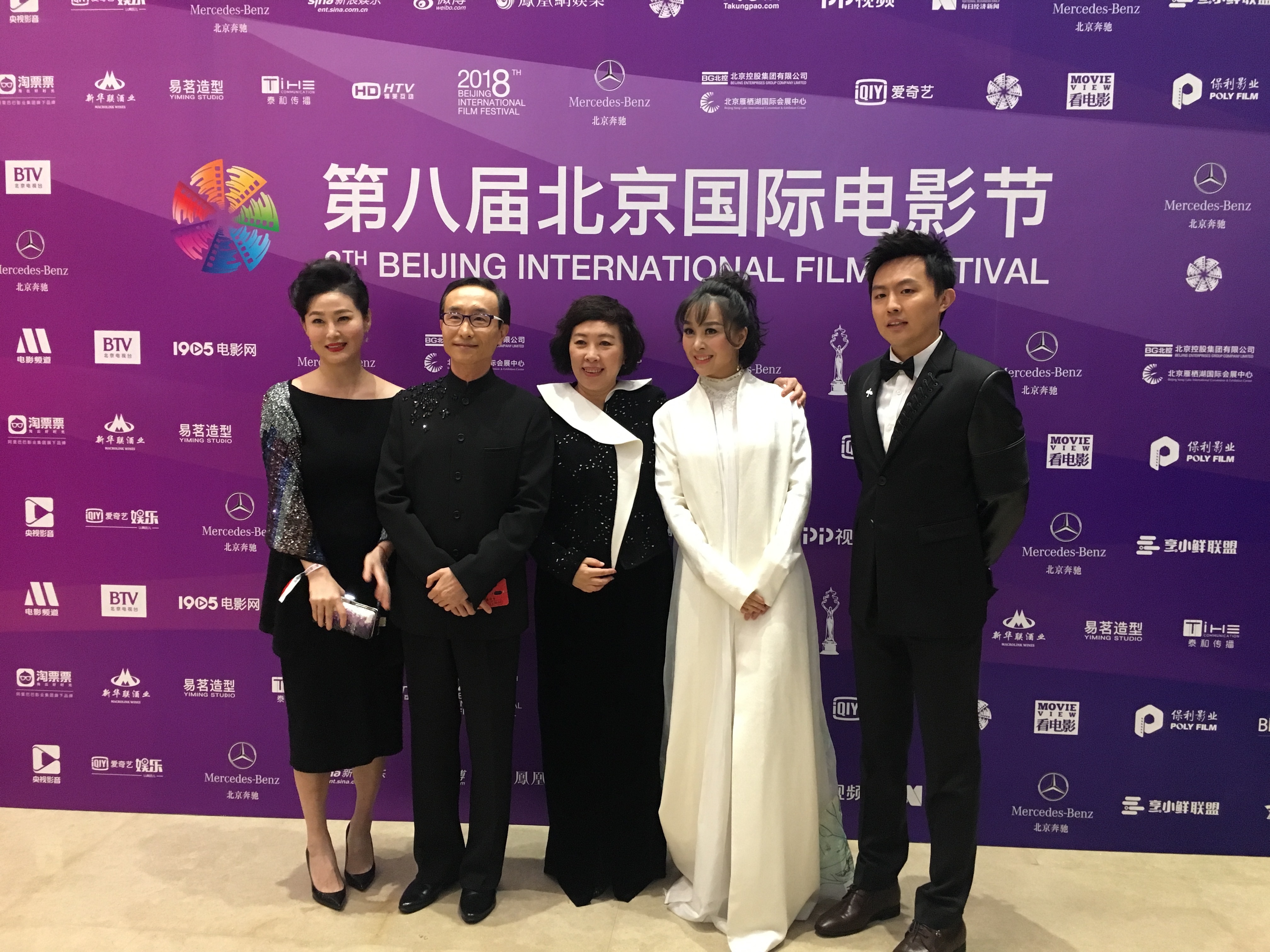 巩汉林 梁植等嘉宾亮相第八届北京国际电影节闭幕式红毯 巩汉林 梁植等嘉宾亮相第八届北京国际电影节闭幕式红毯