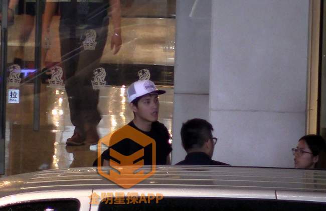 男神蓝正龙精致立体的五官,如今依旧百看不厌 男神蓝正龙精致立体的五官,如今依旧百看不厌