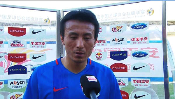 曾是国足最强前锋,却因酗酒叛逆自毁前程,如