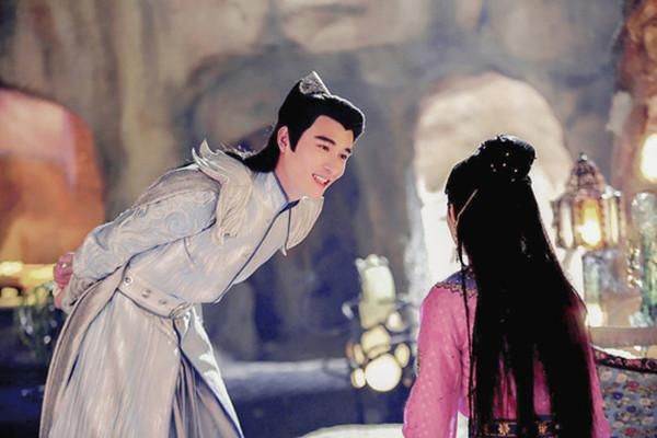 每一部电视剧都有一个痴爱赵丽颖的反派,他们