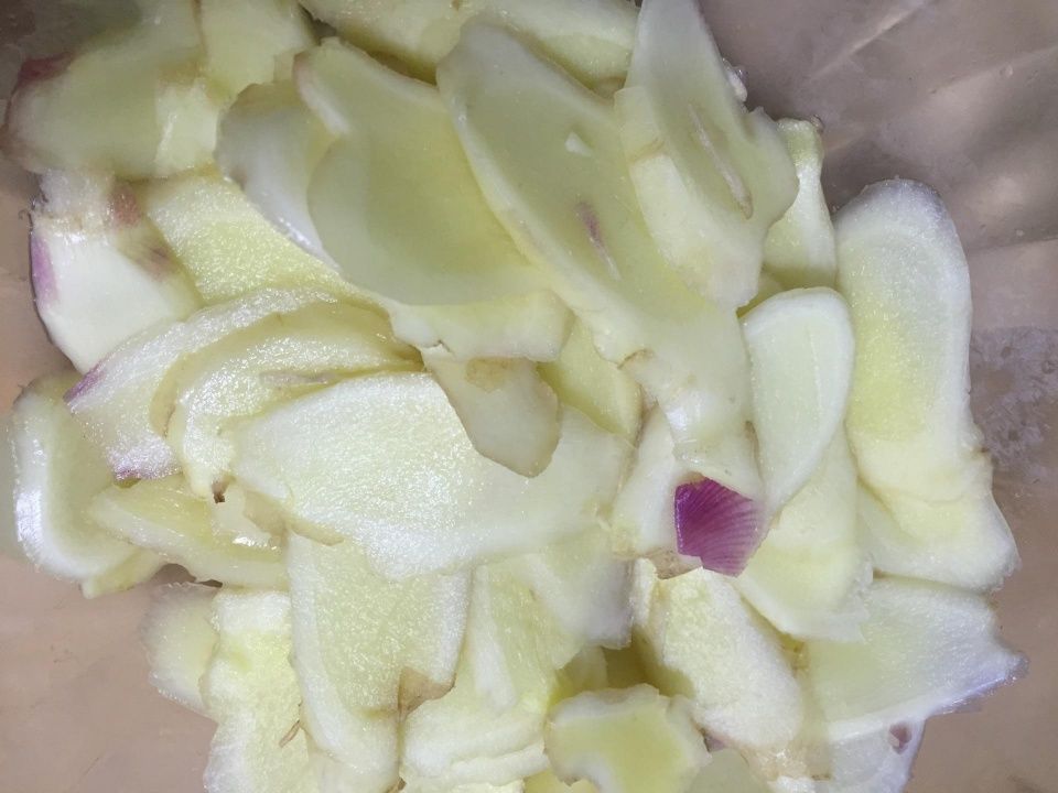 小小一块姜,祛斑美白大作用,只需睡前涂两下,肤