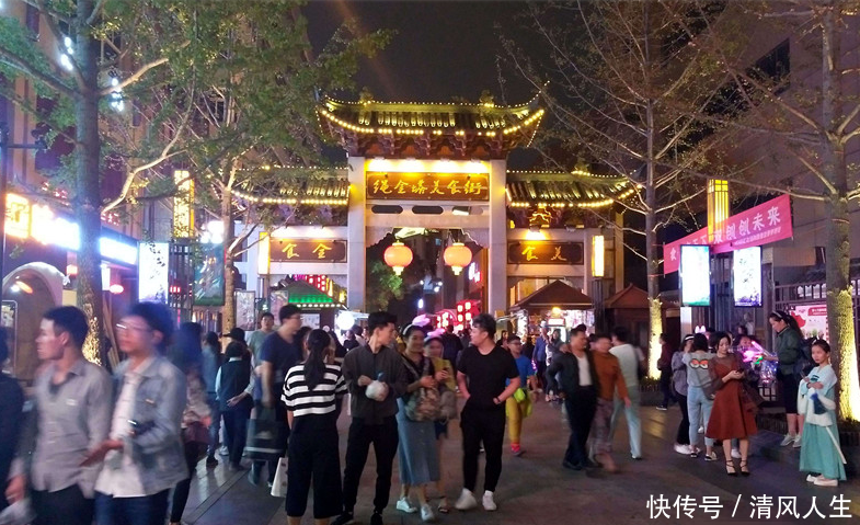 南昌的一条非常有名的小吃街,却被网友们纷纷