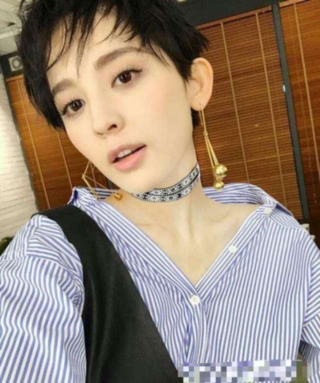 刘诗诗又换发型,短发卷毛成小狮子,娜扎头发超