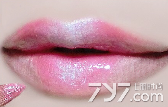 如何正确涂润唇膏 t010a9acf3e20fa0666.png?size=550x350