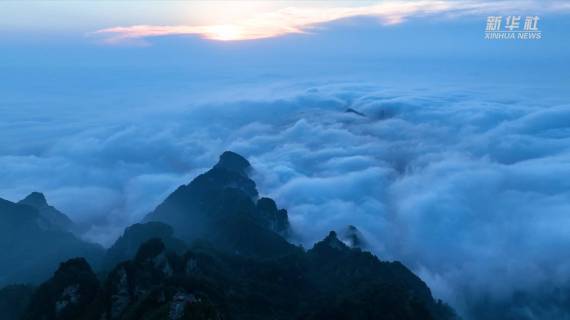 武当山现“陆海奔潮”奇景