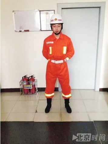 媒体人辱骂烈士母亲高龄产子被解聘 网友:该! 媒体人辱骂烈士母亲高龄产子被解聘 网友:该!