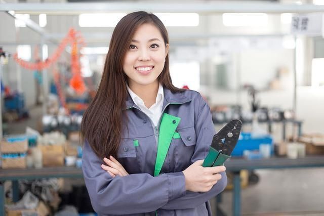 富士康用机器人替女员工,结果旅馆老板哭了- -