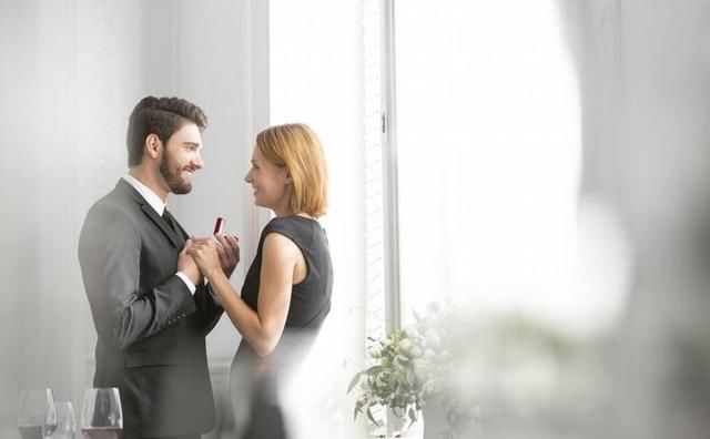 丈母娘嫁女儿不要彩礼钱,陪嫁车房,这婚该不该