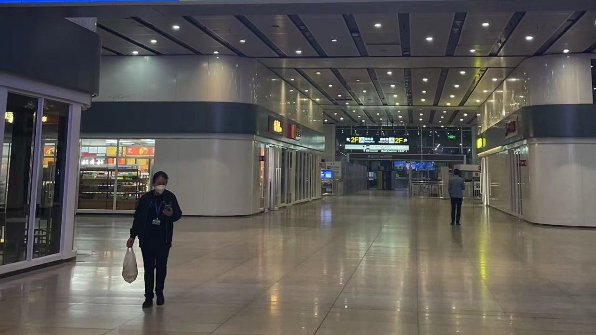 北京南站实行旅客进站百分百查验 北京南站实行旅客进站百分百查验