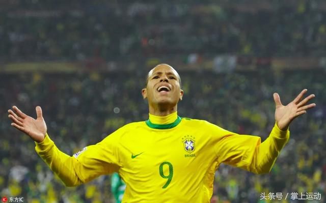 罗纳尔多之后,穿过巴西队9号的都有谁?