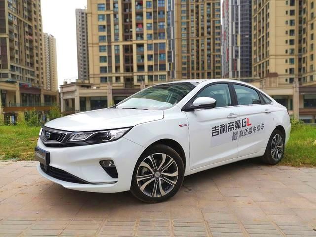 网红城市里的2018款吉利帝豪GL 带我尽情爱我