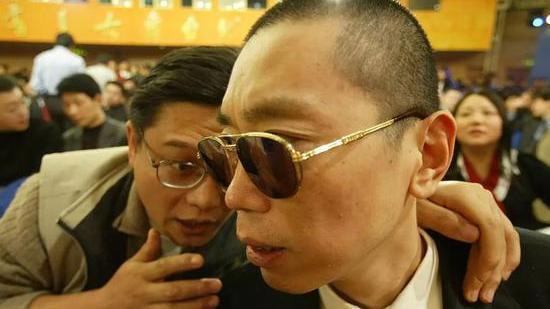 巨人网络305亿收购再起波澜 史玉柱“被带走”遭投资人暗算？