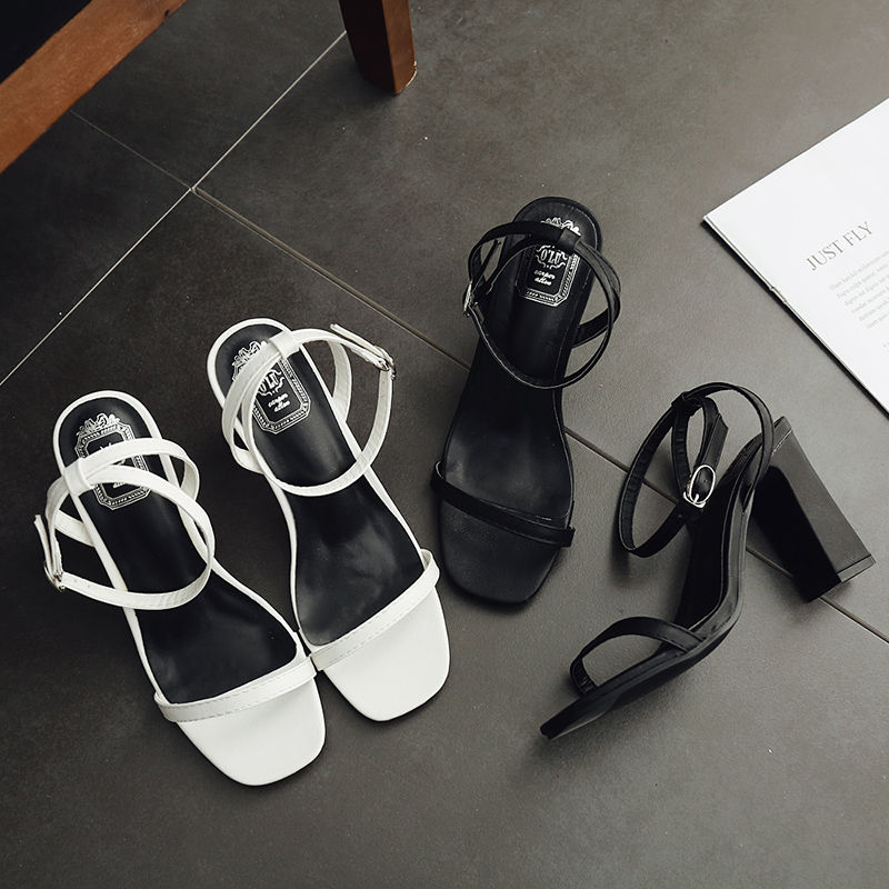 露脚的时代,这几款高跟鞋鞋都是美的搭配, 要做