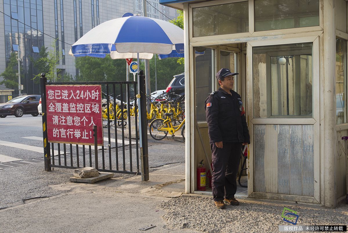 得空吗您|社区保安陈庆东:五一为居民出行保驾护航