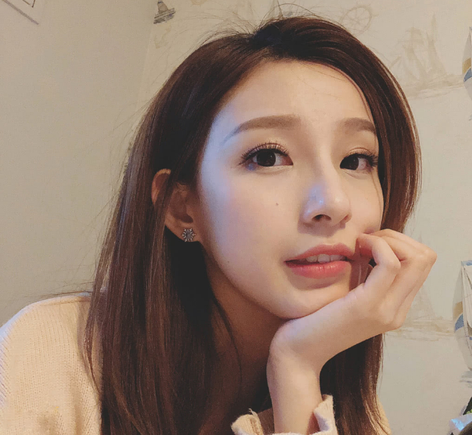 CCTV5解说足球的女主持人火了!节目中撞脸张