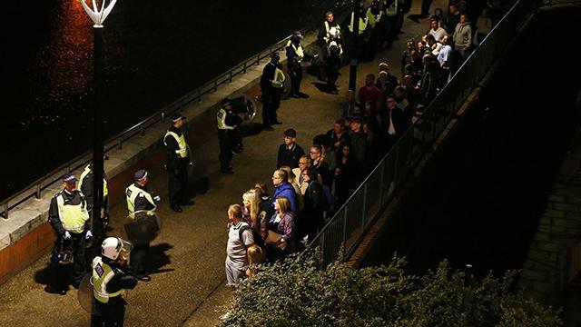 伦敦汽车冲撞行人致至少20人伤 已定性为恐袭