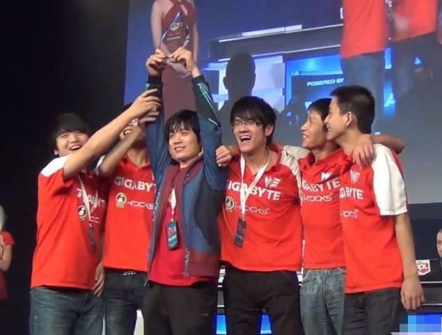 LOL拳头称S2拔网线事件向WE道歉,网友:失去