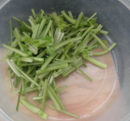 宝宝高烧38度,婆婆不让去医院,做了一碗水!立马