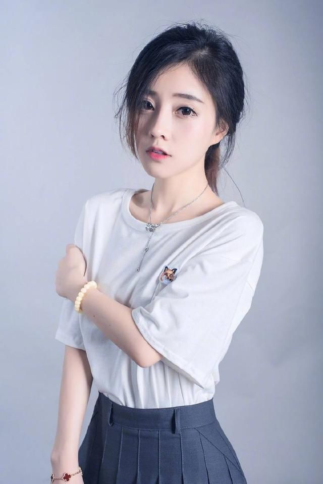 冯提莫身高曝光,竟然不到1米5?网友:怪不得叫