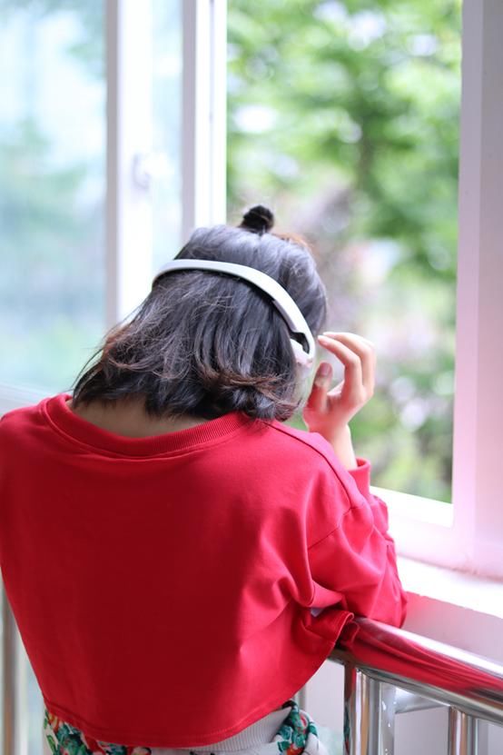 BOTLA骨传导耳机,另类的佩戴方式和妹子更配