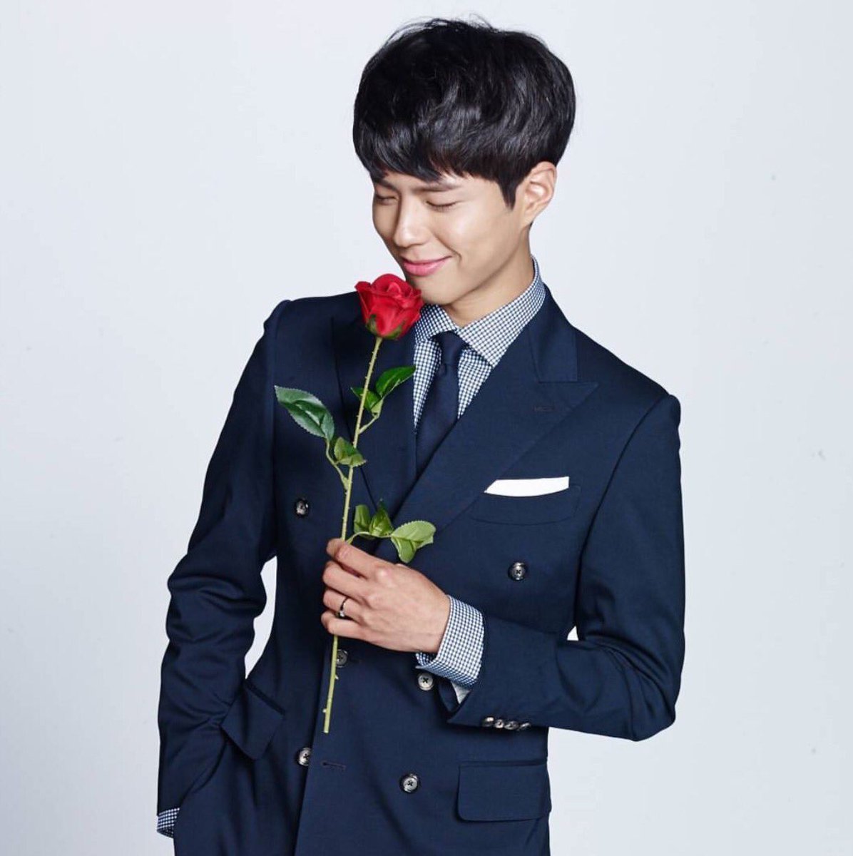 [朴宝剑][分享]170525 西装与玫瑰 这样的宝剑太帅气!