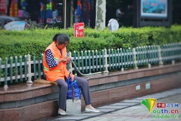 湖北医药学院志愿者了解垃圾分类现状 助力环