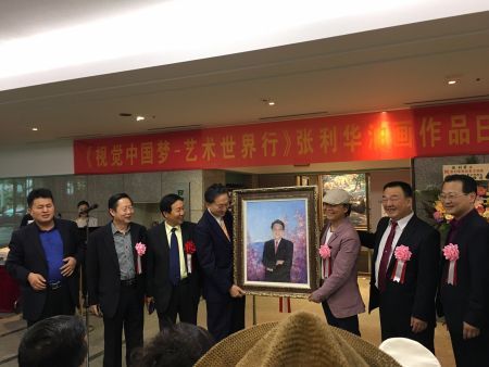 中国油画家张利华作品亮相东京 讲述中国梦(图)