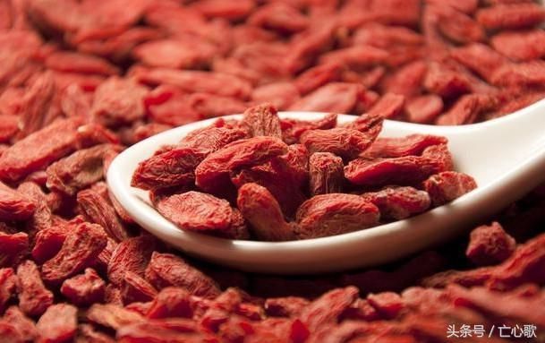 泡脚的黄金搭档!水里面撒一把,湿气全无,肚子平