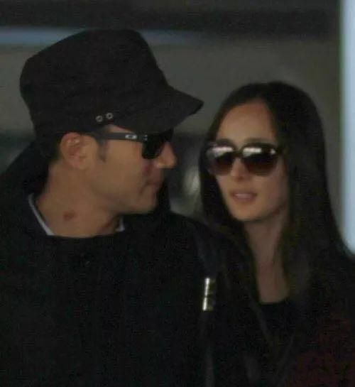 刘恺威机场发火怒骂杨幂, 助理将其拦住, 网友: