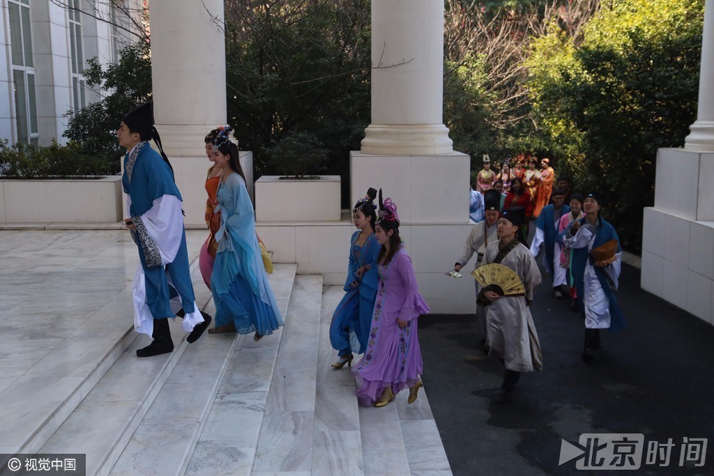 杭州一景区员工集体穿古装上班 穿越范儿十足 杭州一景区员工集体穿古装上班 穿越范儿十足