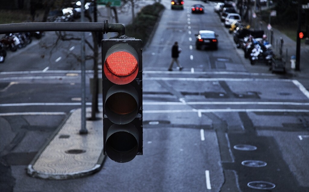 警察,有人闯红灯!看看这场直播里有没有你 警察,有人闯红灯!看看这场直播里有没有你