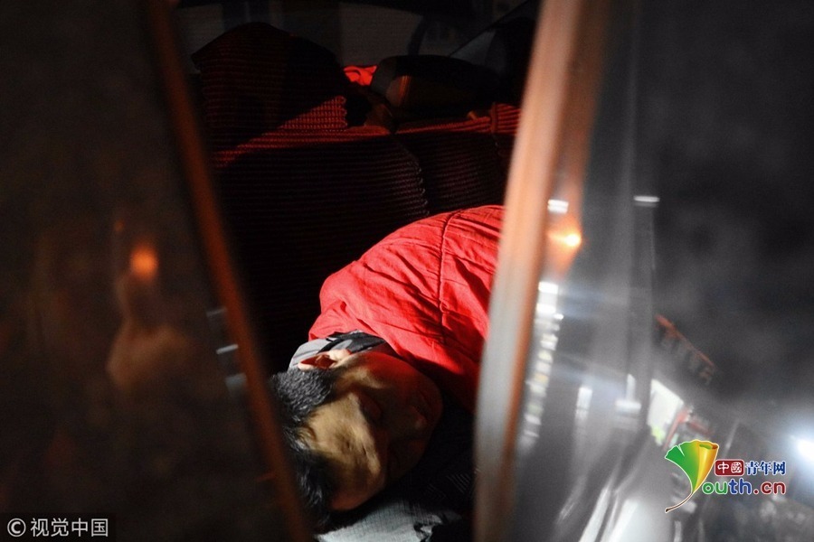 4岁女童患罕见病岌岌可危 病房里要"嫁"爸爸