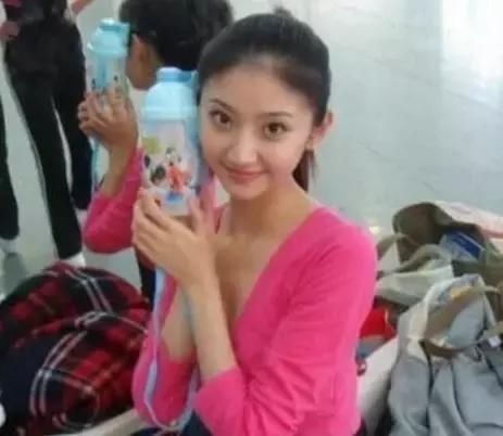 出道前照片看出明星真实颜值,杨幂青涩张靓颖