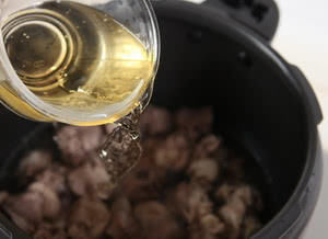 私厨告诉你正宗的啤酒鸭家常做法,鲜香微辣,一