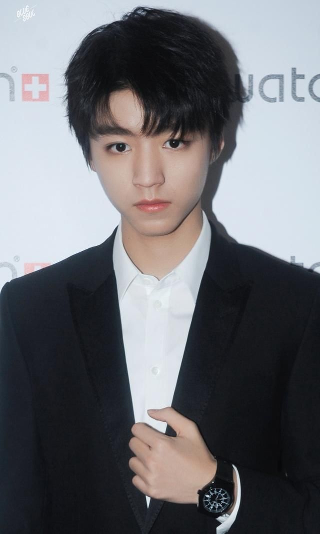 TFBOYS三小只各自签约超强靠山,竞争关系一