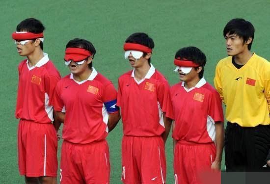 中国足球队获得世界杯季军,参赛以来从未跌出