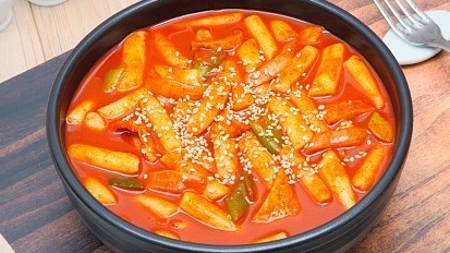 冬日暖心暖胃，来一碗番茄年糕汤