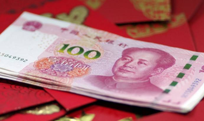 结婚当天,"婆婆"给我红包,打开是五万,我把红包怒扇婆婆脸上