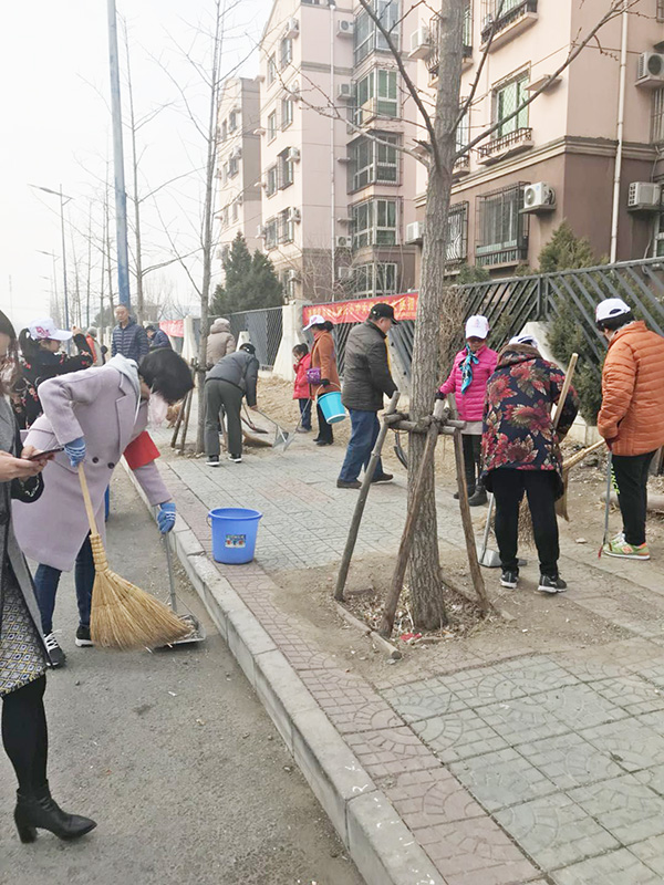 北亚花园居委会志愿者大扫除