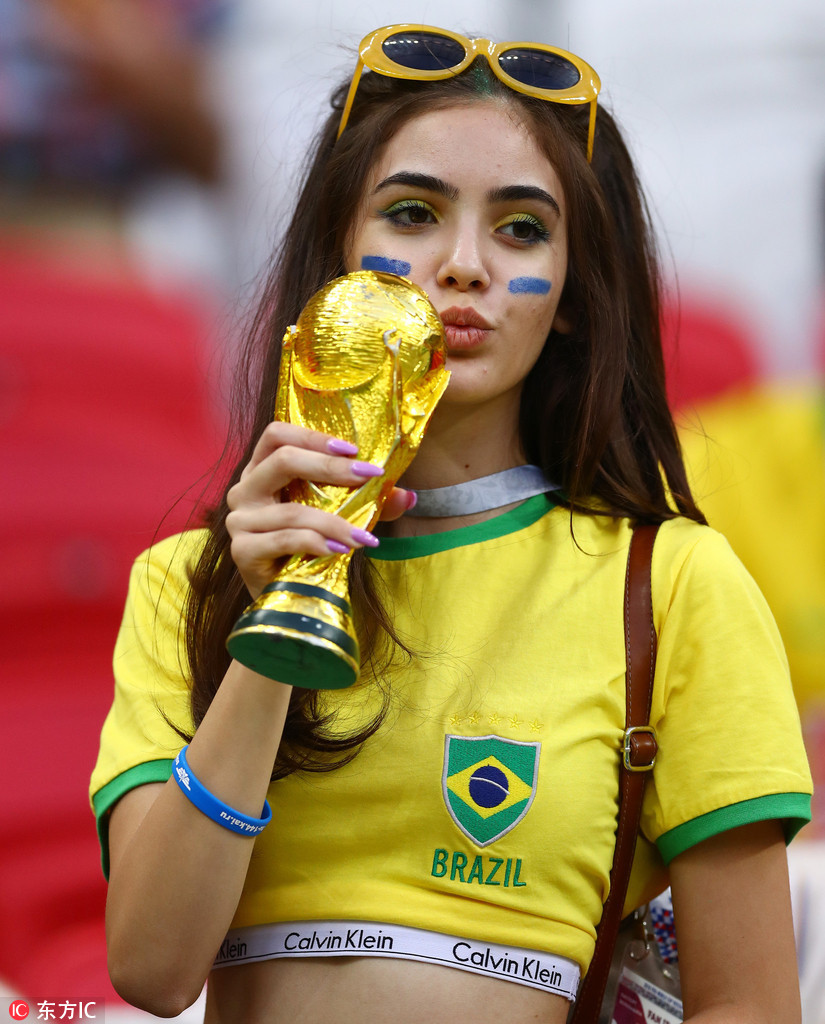 巴西女球迷惊艳
