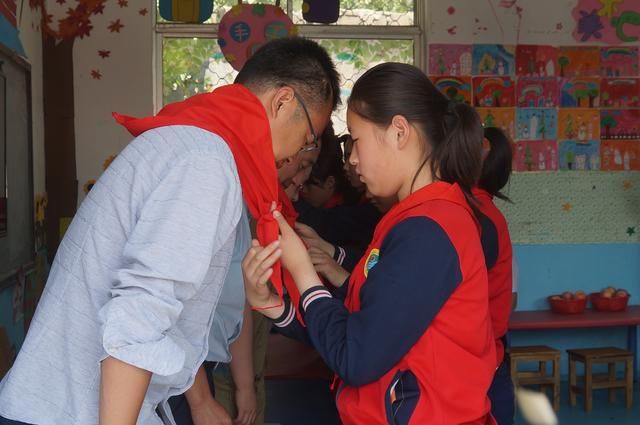 平邑县郑城镇:爱心捐赠 情暖六一