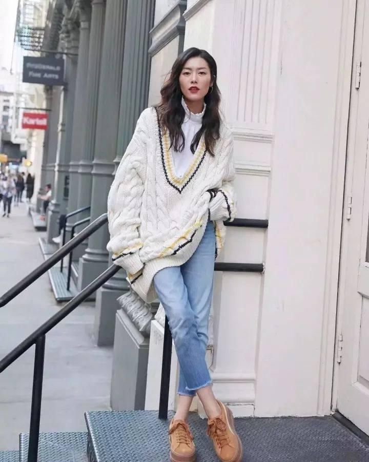 毛衣+衬衫才是春天的正确打开方式!刘雯,周冬
