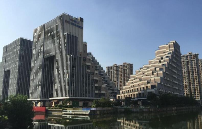 江苏昆山"金字塔"建筑引热议