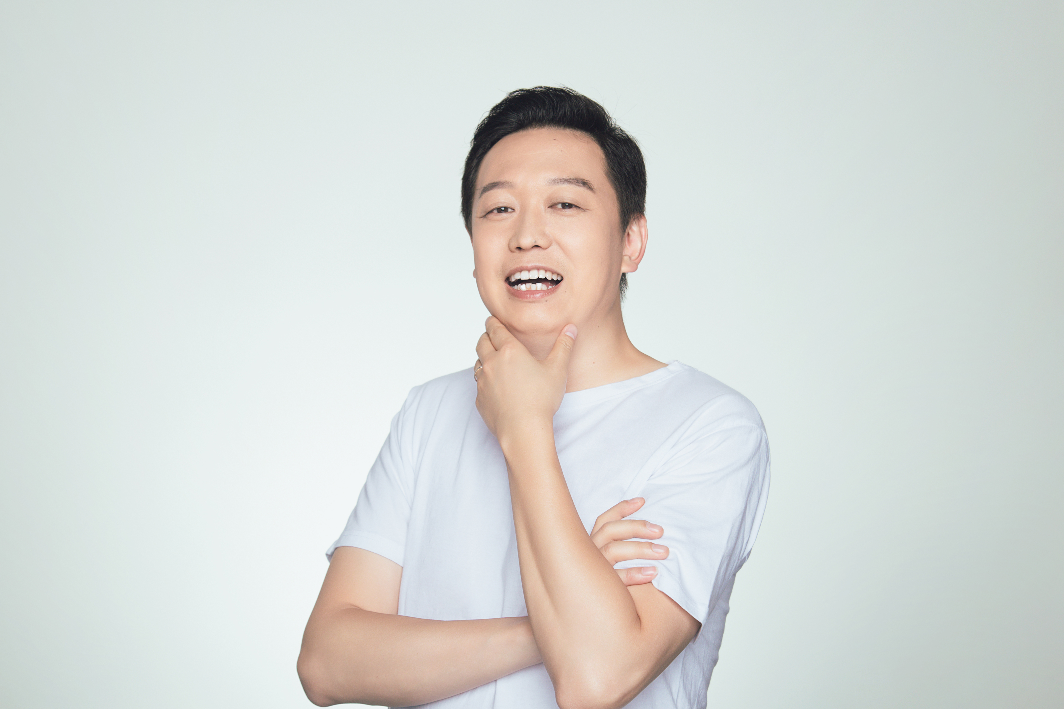 朱秦，主持的栏目《新闻天天谈》